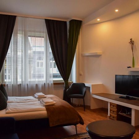 Main Prague Square Apartments Sauna And Fireplace Dış mekan fotoğraf