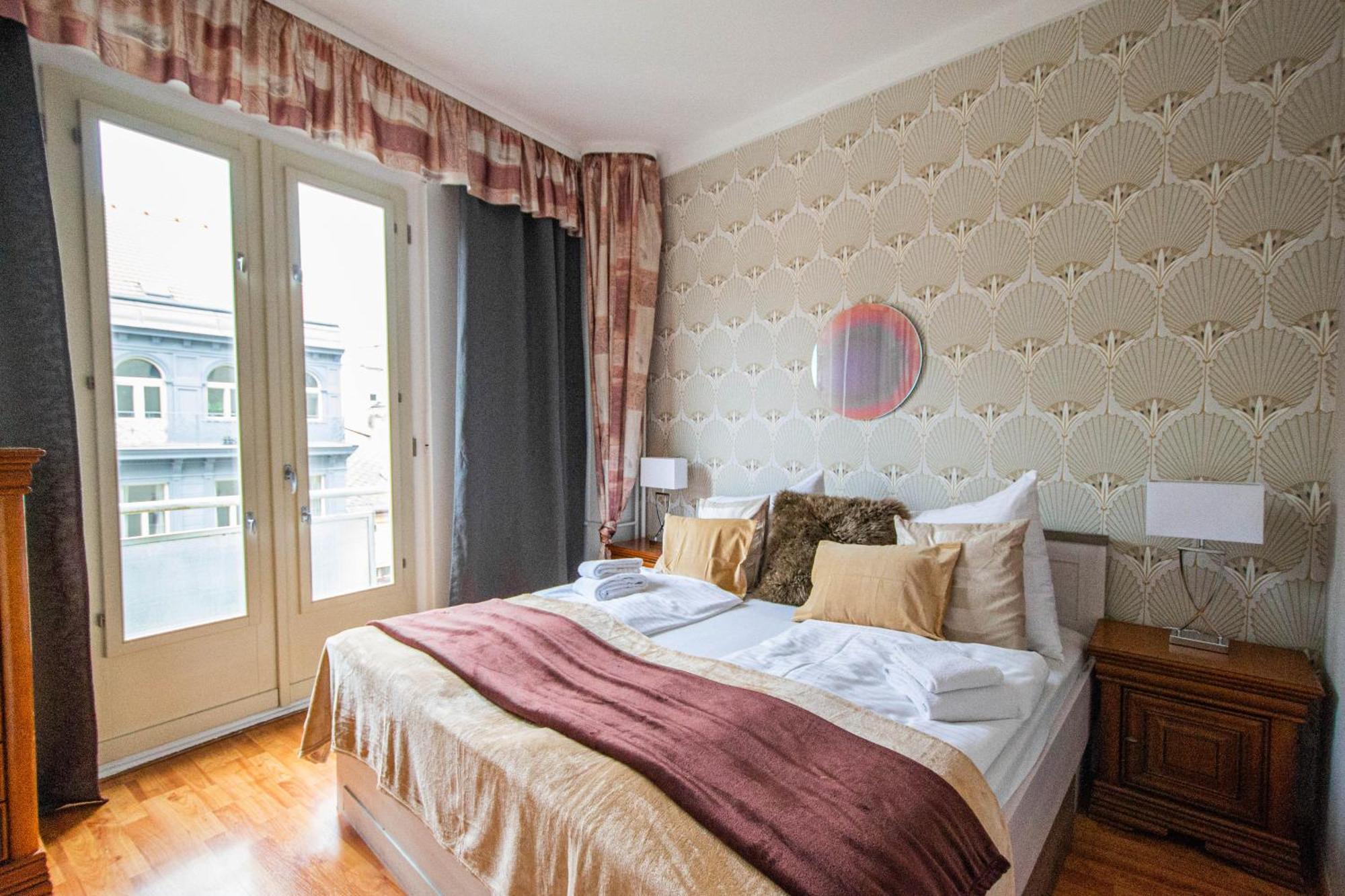 Main Prague Square Apartments Sauna And Fireplace Dış mekan fotoğraf