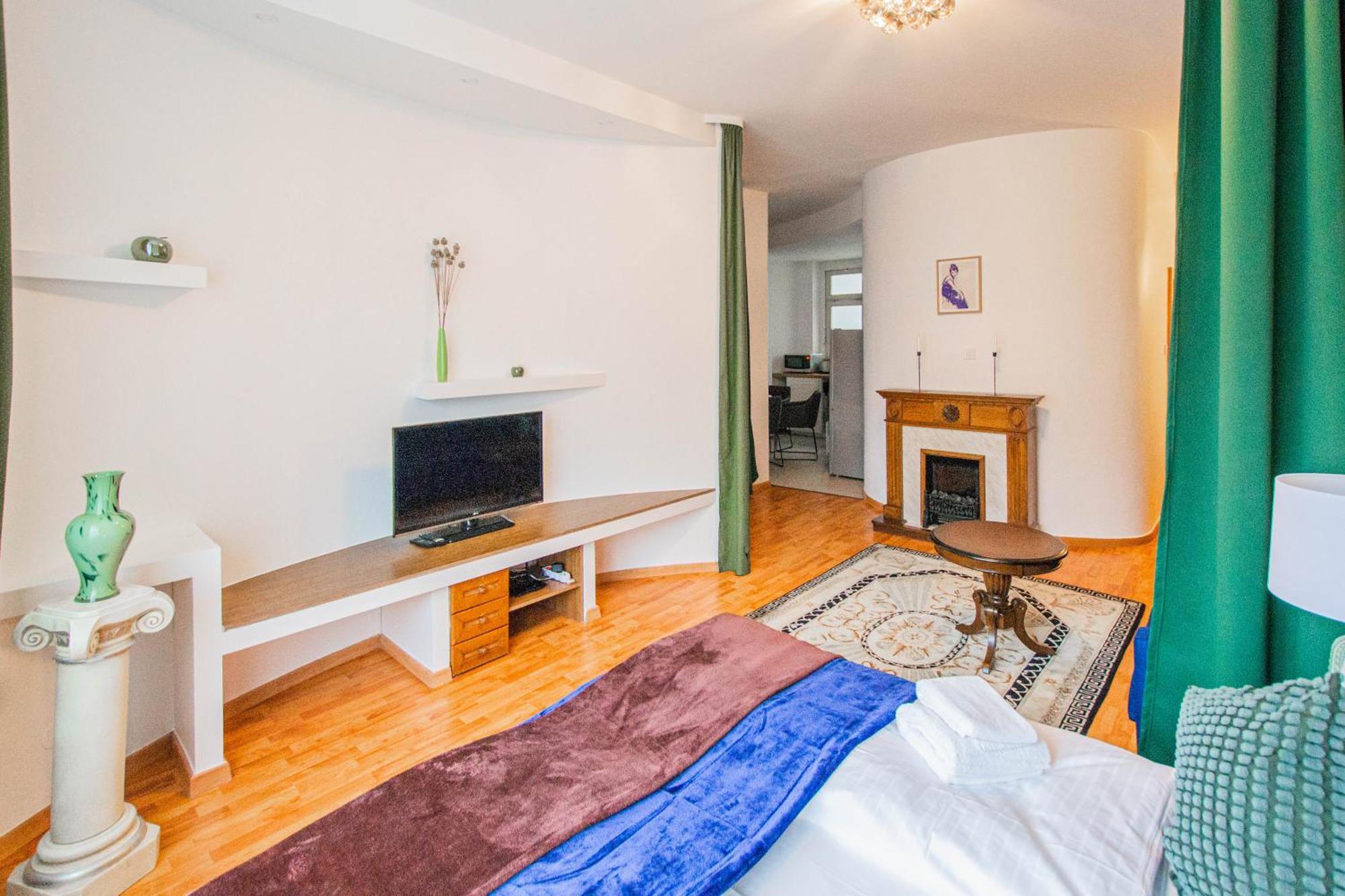 Main Prague Square Apartments Sauna And Fireplace Dış mekan fotoğraf