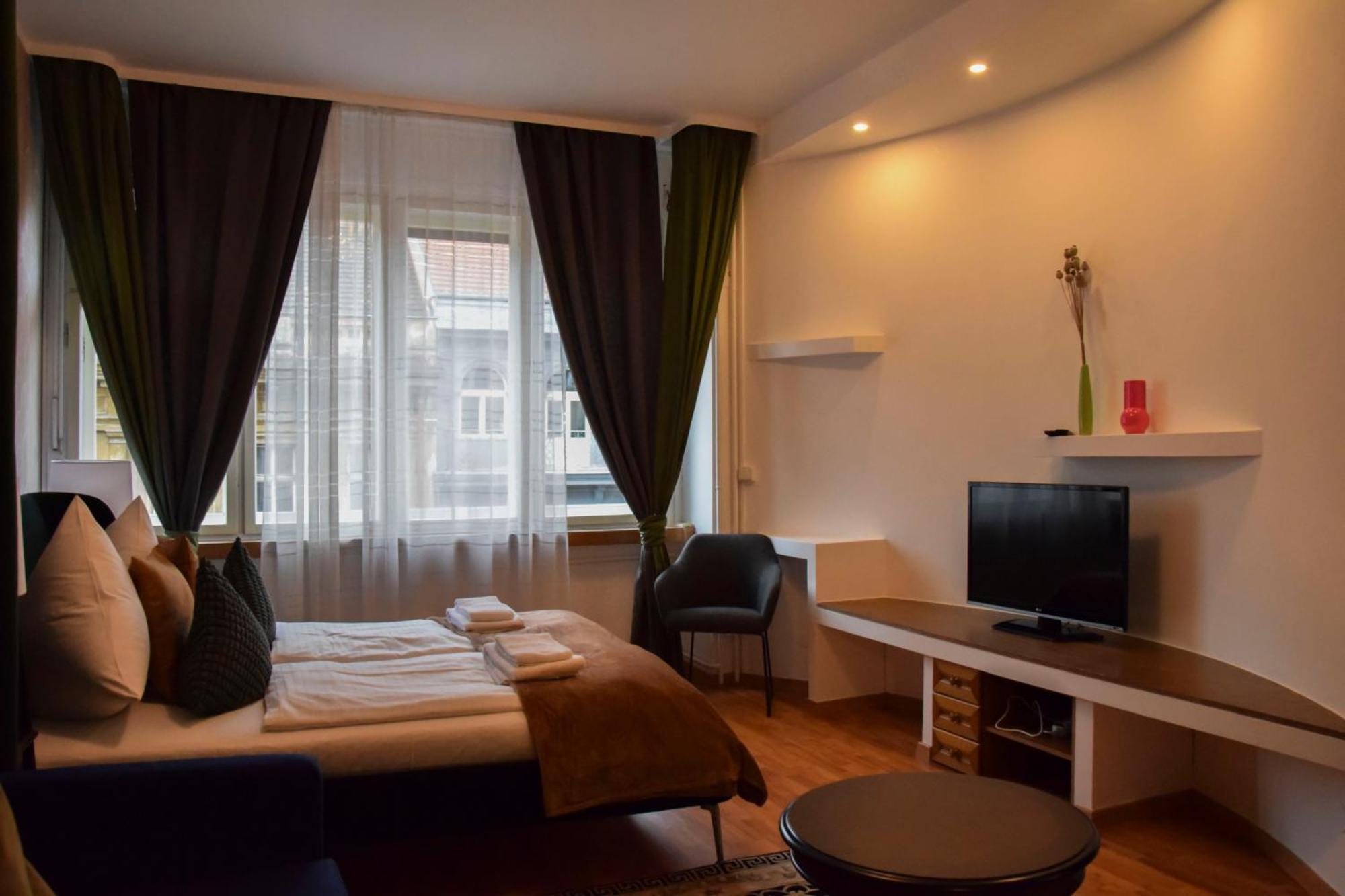 Main Prague Square Apartments Sauna And Fireplace Dış mekan fotoğraf