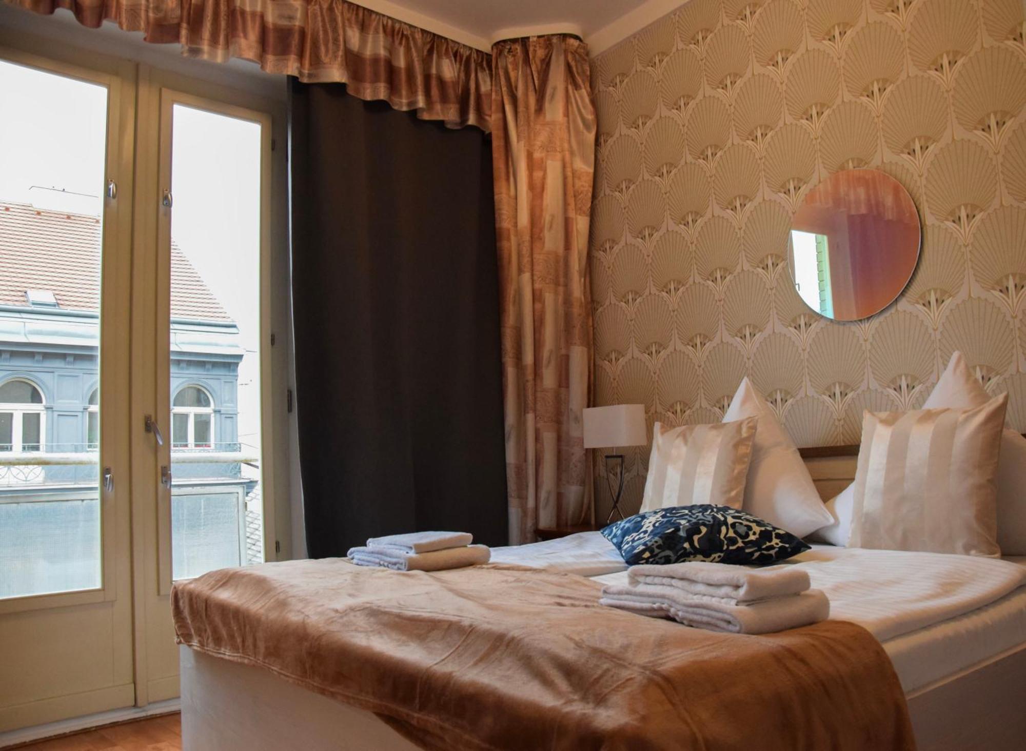 Main Prague Square Apartments Sauna And Fireplace Dış mekan fotoğraf